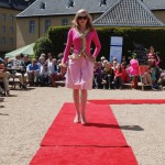 Farbenfroh: Oberteil und Rock