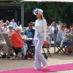 Spitze: Oberteil und Hose