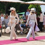 Spitze: Oberteil und Hose